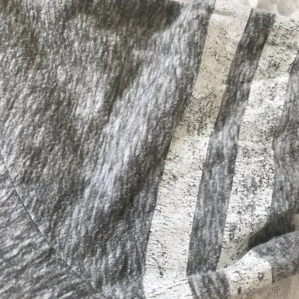 Gap kids Gray tee short sleeve floral graphic t-shirt size XXL Kids